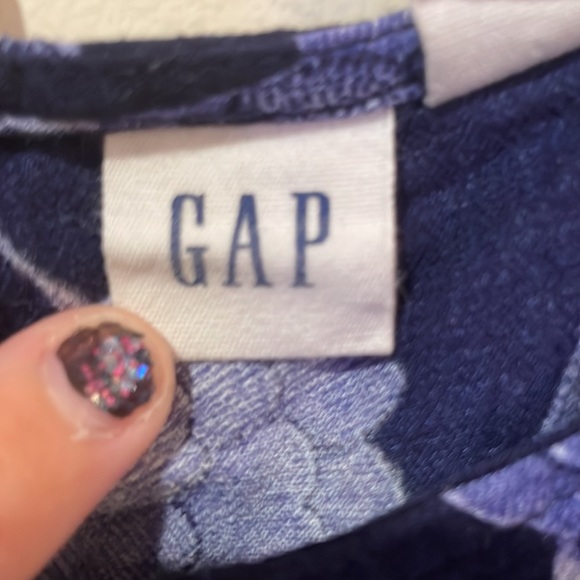 Short sleeve Gap shirt size medium - Picture 2 of 6